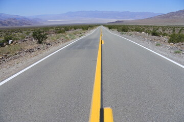 Obraz premium Blick von der Straße zum Towne Pass in das Death Valley