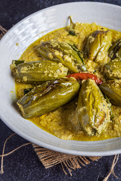 Description
Traditional Bengali doi potol made with pointed gourd cooked in a creamy yogurt gravy with mild spices. Ideal for food photography, menus, and authentic Indian cuisine.