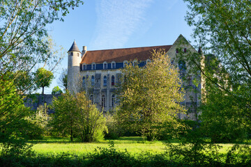 Obraz premium Chateau-Landon village in Île-de-France region