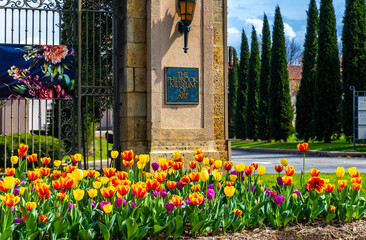 Naklejka premium Tulsa, OK, USA - March 10, 2026: Philbrook Museum of Art Entrance in Tulsa Oklahoma