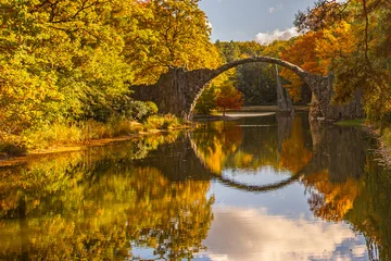 Acrylglasbilder Rakotzbrücke Park Krpmlau. Most Rakotza (Rakotzbrücke): Nazywany Diabelskim Mostem, zbudowany z bazaltu w połowie XIX wieku.   © Jarekfoto