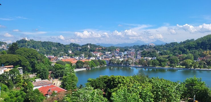Lac et ville de Kandy, Sri Lanka
