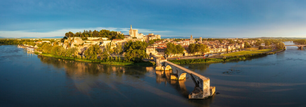 Beautiful view of Avignon with famous bridge Saint-Benezet, medieval architecture along the Rhone River in Avignon, France. The Pont Saint Benezet and the Papal palace in Avignon, South France.