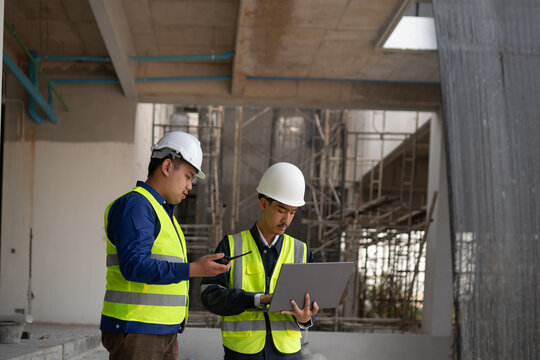 Construction project management meeting building site professional interaction urban environment collaborative viewpoint