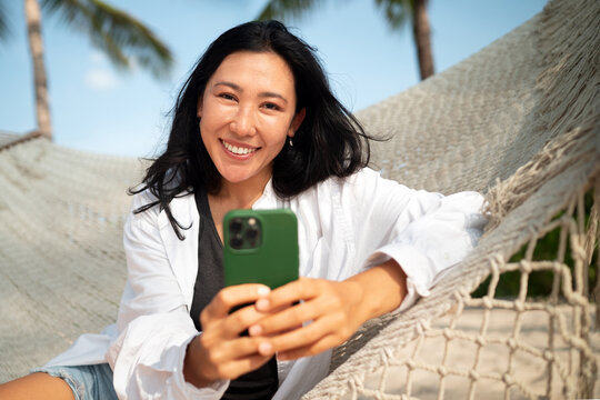 Representing reliable travel assistance, connectivity at a peaceful beach resort on summer vacation