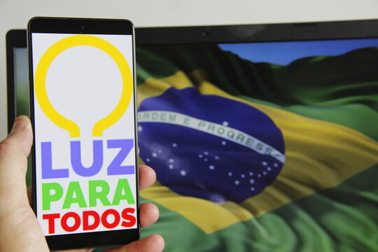 O Programa Nacional de Universaliza&ccedil;&atilde;o do Acesso e Uso da Energia El&eacute;trica, conhecido como Luz para Todos, &eacute; uma iniciativa do Governo Federal brasileiro, lan&ccedil;ada em 2003 e relan&ccedil;ada em 2023.