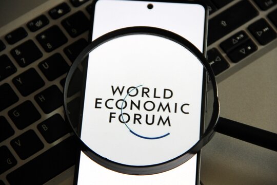 WEF - F&oacute;rum Econ&ocirc;mico Mundial , conhecido popularmente como Davos, &eacute; uma organiza&ccedil;&atilde;o internacional sem fins lucrativos sediada em Genebra, famosa pela sua reuni&atilde;o anual na esta&ccedil;&atilde;o de esqui de Davos. 