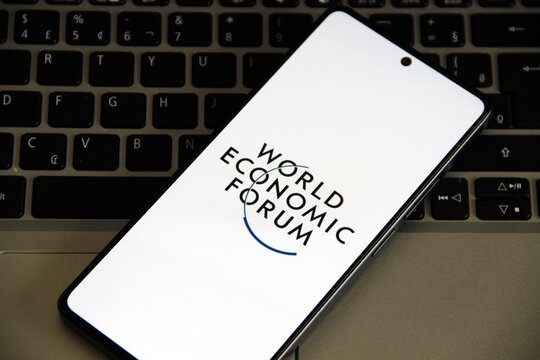 WEF - F&oacute;rum Econ&ocirc;mico Mundial , conhecido popularmente como Davos, &eacute; uma organiza&ccedil;&atilde;o internacional sem fins lucrativos sediada em Genebra, famosa pela sua reuni&atilde;o anual na esta&ccedil;&atilde;o de esqui de Davos. 