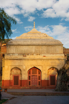 Tomb Of Zeb Un Nisa Elder Daughter Of Mughal Emperor Aurangzeb Alamgir