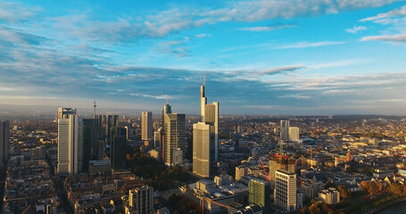Naklejka premium Frankfurt am main city skyline during sunset