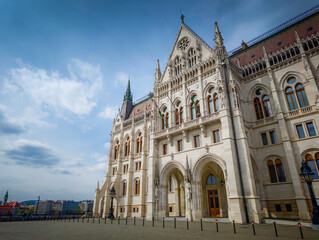 Naklejka premium Close-up facade of Hungarian Parliament Building, detailed Gothic Revival architecture, iconic landmark and historic European building in Budapest