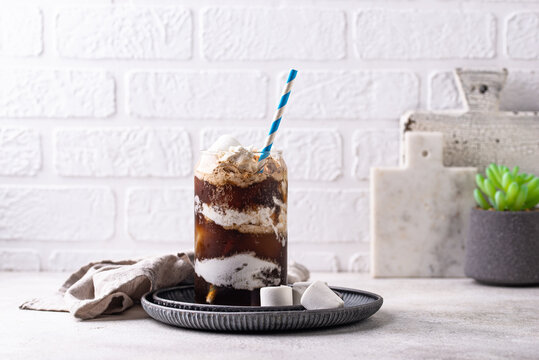 Fluffy coke from cola and marshmellow