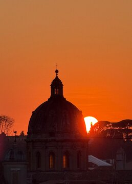 Cupulas en un atardecer