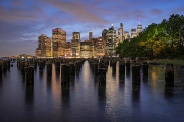 Fototapeta premium Iconic Twilight View of the Manhattan Skyline with Historic Pier Piling Remains on the Hudson River