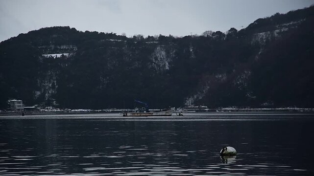 雪の残る冬の日向東港 （福井県三方郡美浜町, 2026年2月）