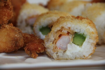 Panko shrimp maki rolls with avocado and cheese © kike