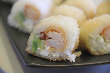 Panko shrimp maki rolls with avocado and cheese © kike