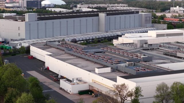 Ae view of large data center campus in Ashburn, Virginia, with expansive industrial buildings, rooftop cooling infrastructure and server facilities powering cloud computing and digital networks.