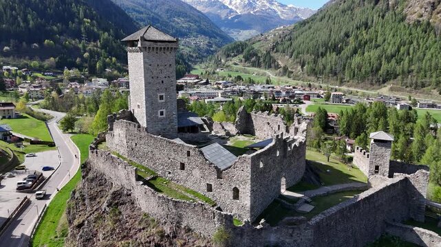 castello Ossana alpi trentino Val di Sole 