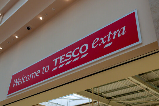 Sign welcoming customers to Tesco Extra