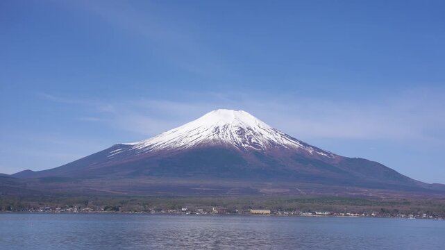 [8K to 4K] 晴天に恵まれた春の山中湖と青い空、雄大な富士山が美しく映える絶景風景