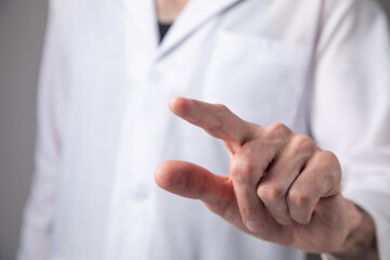 Naklejka premium Caucasian doctor touching finger in empty screen.
