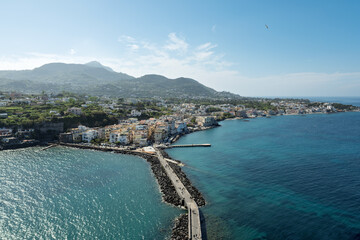 Fototapeta premium Vue depuis le chateau Aragonais sur l'ile d'Ischia en Italie