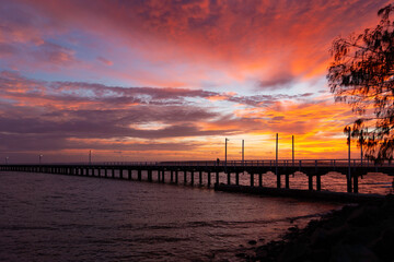 Obraz premium sunrise at the pier