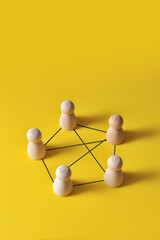 Obraz premium Connected team network with wooden figures, communication concept