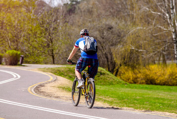 Fototapeta premium Cyclist ride on the bike path in the city Park 