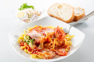 Fototapeta premium パスタとベーコンのトマトソース