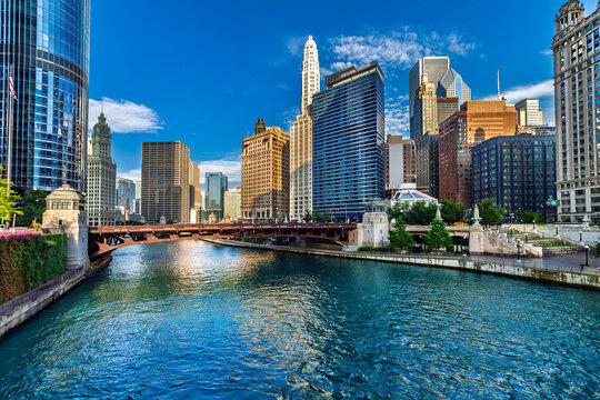 Stunning view Chicago River Bridge under a clear blue sky, featuring the iconic city skyline with architectural landmarks and vibrant urban waterfront reflections.