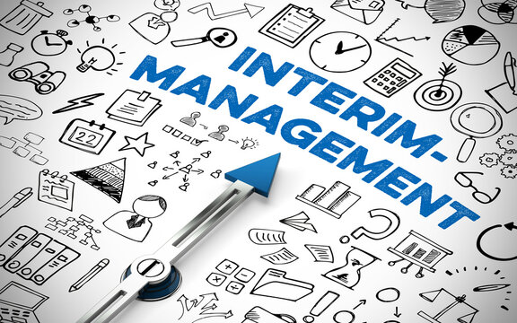 Interim-Management Konzept mit Schriftzug zwischen Icons