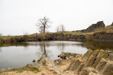 Obraz premium Das Naturdenkmal Panska skala bei dem Ort Kamenický Šenov in Tschechien 8