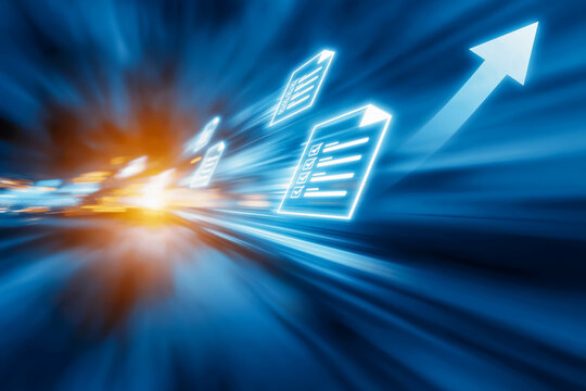 成功へと導くビジネスチェックリストと上昇する矢印のコンセプト