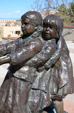 SANTA FE, NM UNITED STATES OF AMERICA: Bronze sculpture of three girls and two boys playing tug o' war (without a rope) Glenna Goodacre Lubbock, Texas, 1939, American sculptress