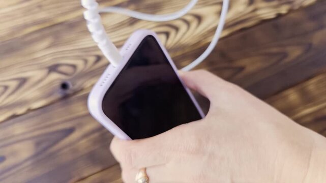 How to connect a phone charger to a smartphone in four simple steps