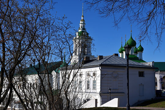 A beautiful complex of buildings including shopping arcades in the center of Kostroma.