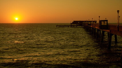 Obraz premium Sunrise over Deal Pier