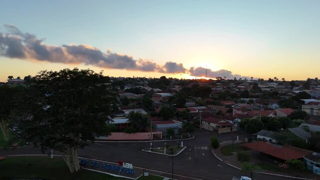 Amanhecer na cidade de Alvorada do Sul, Paran&aacute;, Brasil! Um v&iacute;deo a&eacute;reo de drone!