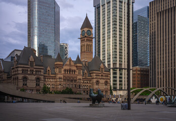 Naklejka premium Toronto Old City Hall and Nathan Phillips Square - Toronto, Ontario, Canada