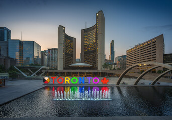 Naklejka premium Illuminated Nathan Phillips Square at night with Toronto Sign and Toronto City Hall - Toronto, Ontario, Canada