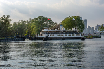 Naklejka premium Toronto Island Ferry at Centre Island - Toronto, Ontario, Canada
