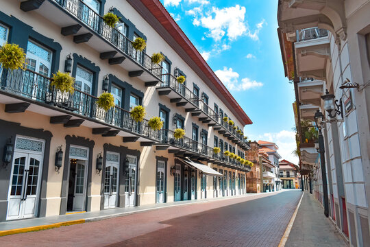 Edificaciones renovadas en el casco antiguo de la ciudad de Panam&aacute;.