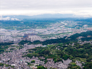 Obraz premium Aerial view of Huizhou Ancient City, She County, Anhui, China, showcasing its urban landscape with mountains and a winding river