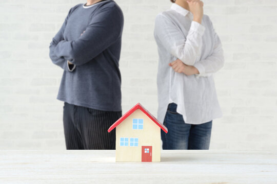 マイホームの購入や家づくりのことで悩んだり迷ったりしている夫婦