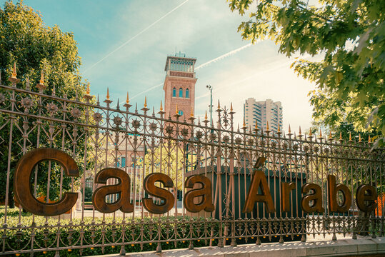 Edificio arabe en la ciudad de madrid