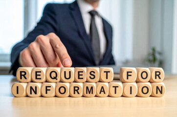 Obraz premium Request for Information - Geschäftsmann zeigt auf den Text 