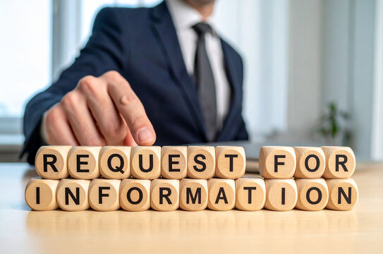 Request for Information - Geschäftsmann zeigt auf den Text "Request for Information"