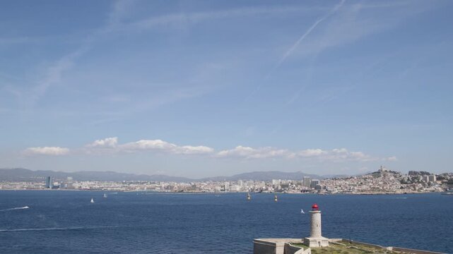 vue de la c&ocirc;te marseillaise depuis le ch&acirc;teau d'If